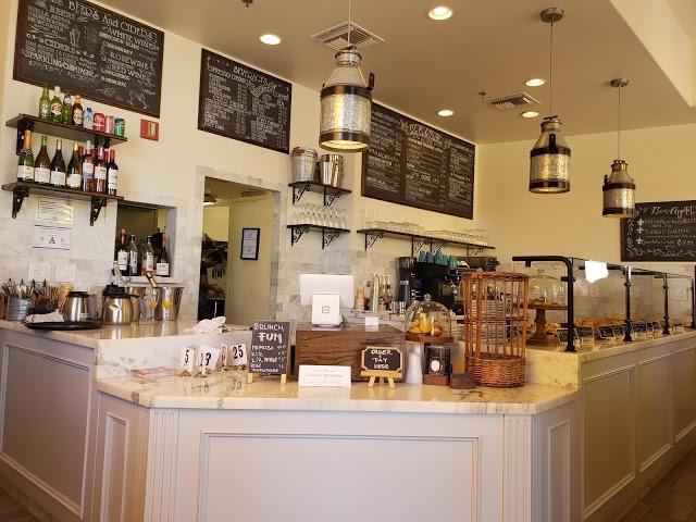 Le Cafe Du Lac