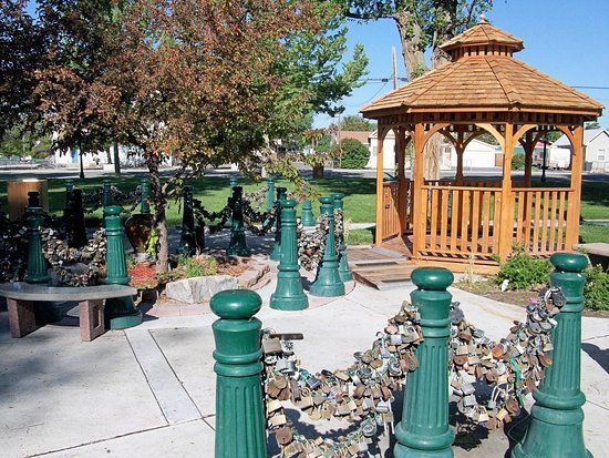 Lover's Lock Plaza
